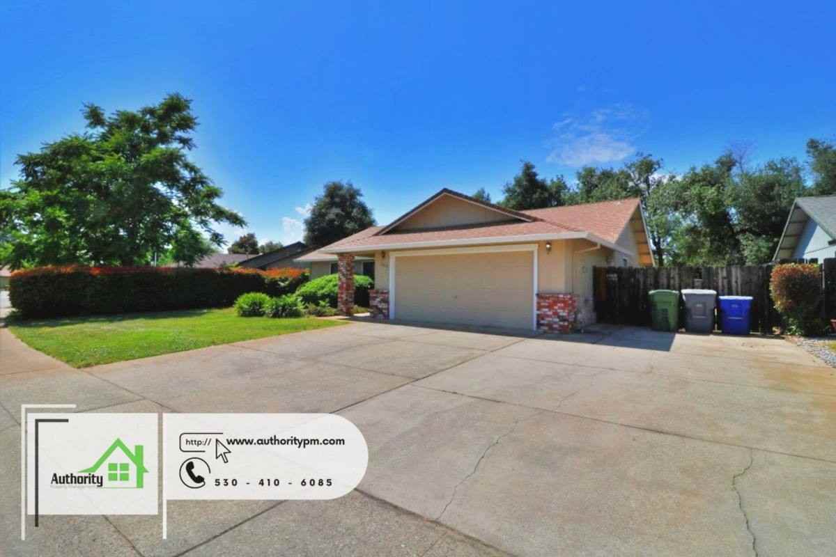 1844 Breckenwood Dr - Photo 3 of 10