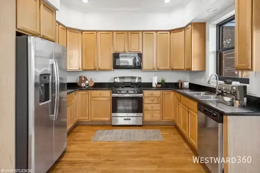 3316 N Halsted St #3 - Photo 4 of 9