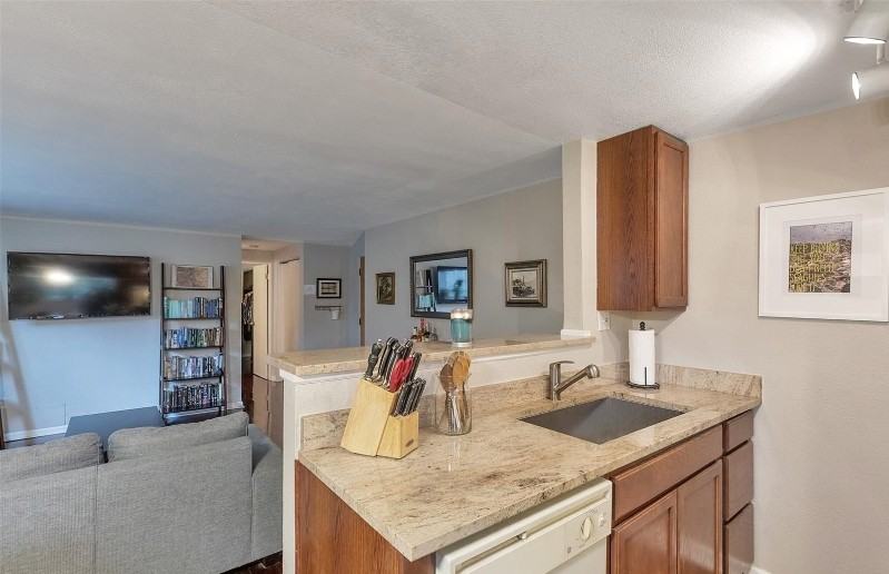 200 N Sherman St #1 - Photo 5 of 17