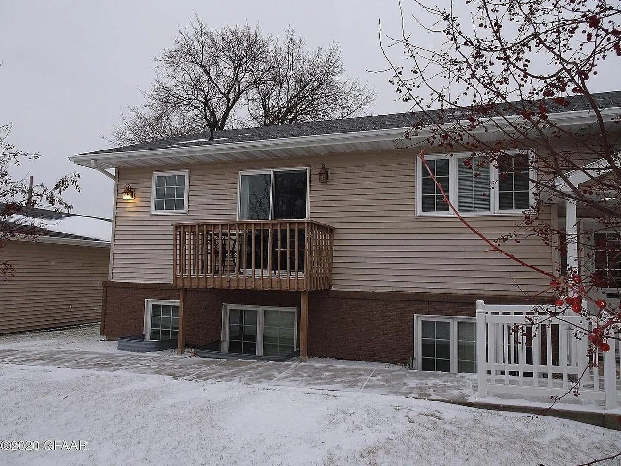 930 2nd Ave Ne #D - Photo 6 of 16