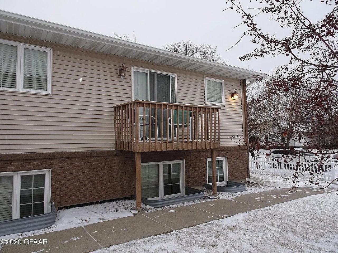 930 2nd Ave Ne #D - Photo 7 of 16