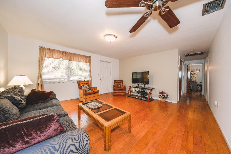 408 Pinewood Ave - Photo 5 of 16