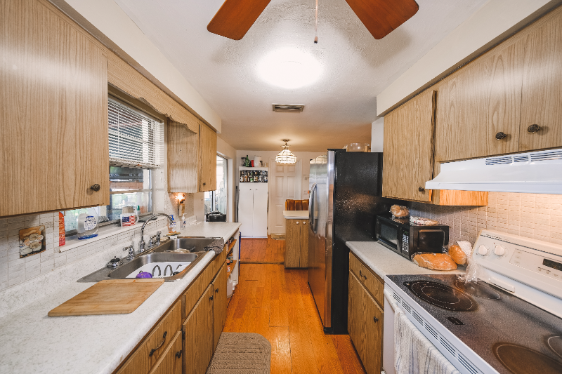 408 Pinewood Ave - Photo 6 of 16