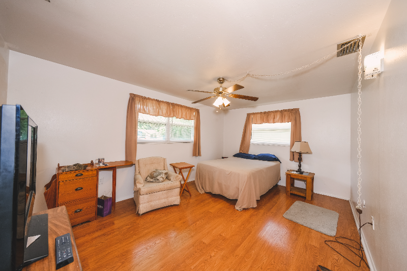 408 Pinewood Ave - Photo 7 of 16