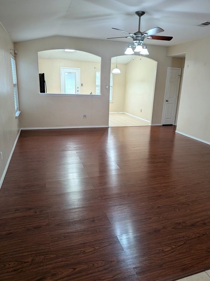 823 Sugar Brook Dr - Photo 2 of 13