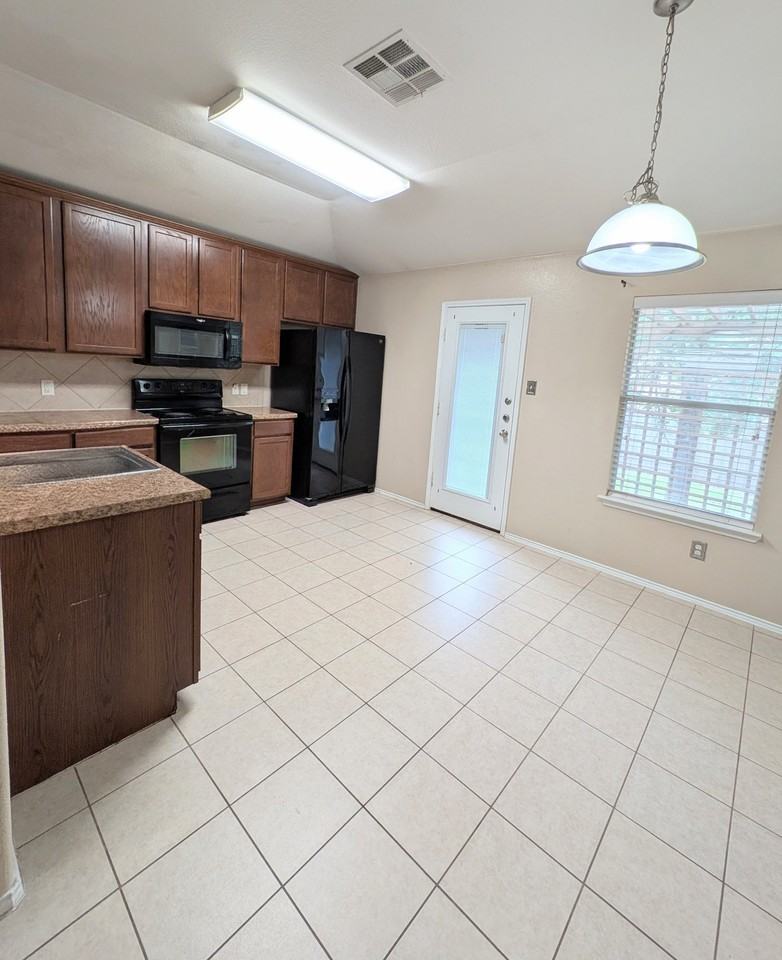 823 Sugar Brook Dr - Photo 6 of 13