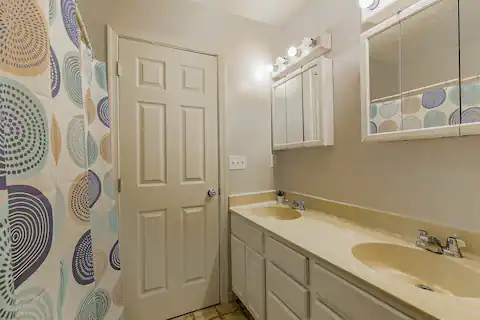 1019 Cricket Ln - Photo 3 of 41
