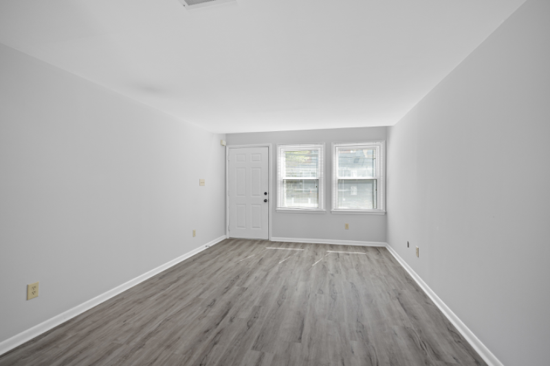 721 N Poplar St #8 - Photo 2 of 13