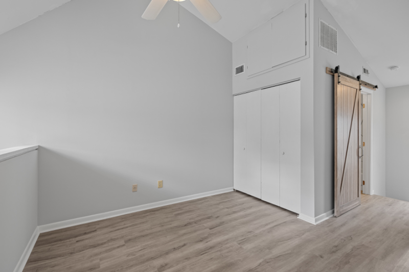 721 N Poplar St #8 - Photo 5 of 13