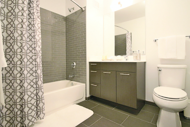 659 N Wells St - Photo 4 of 7