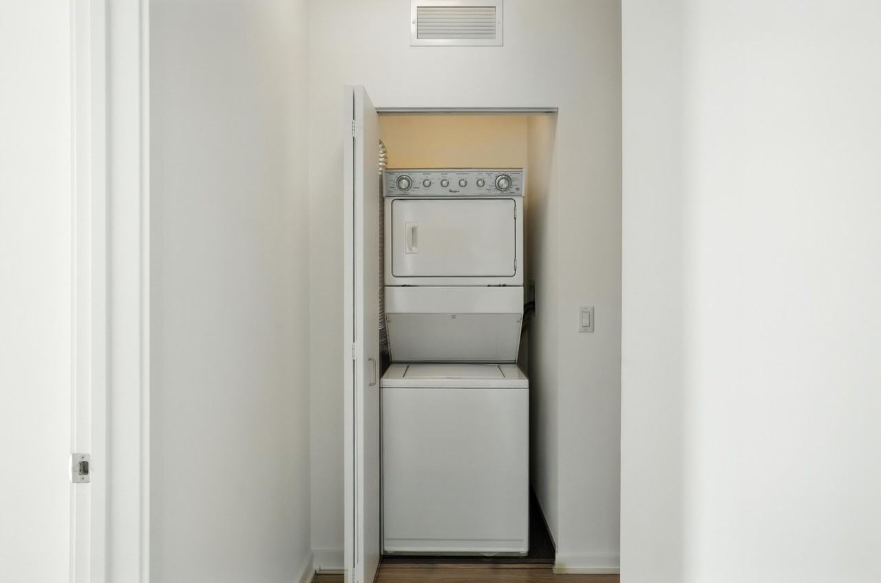 1372 S Wabash Ave - Photo 6 of 8