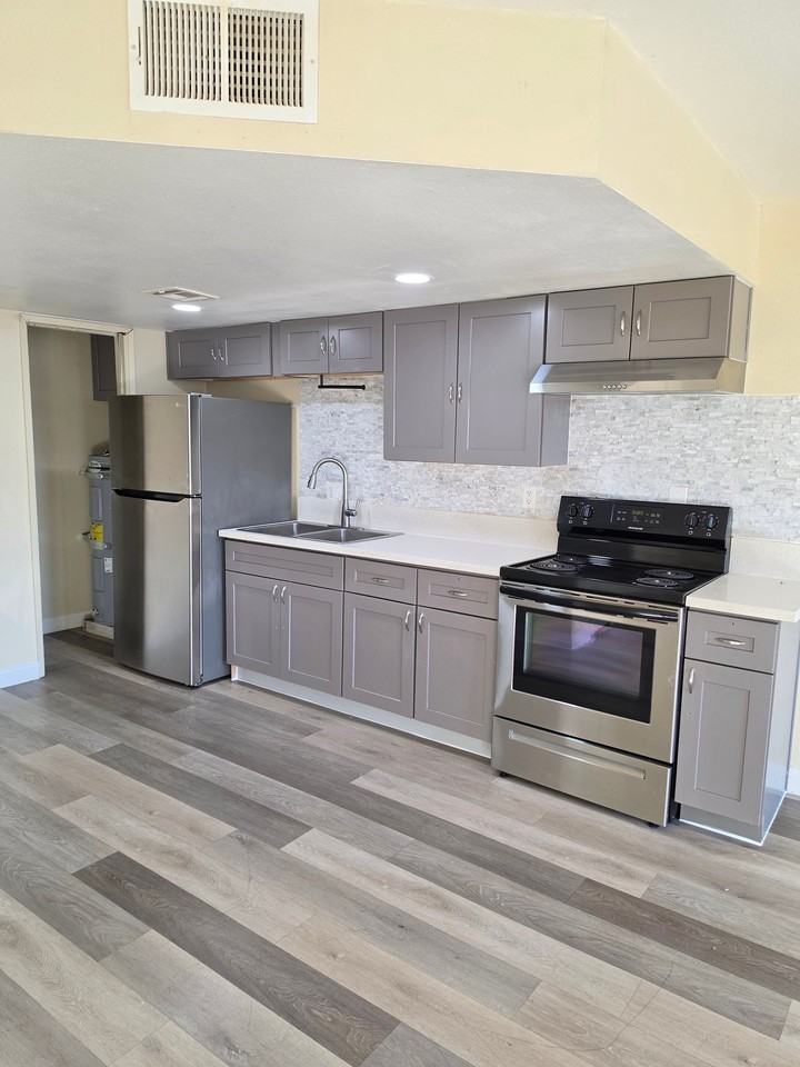 3701 Thomas Ave #2 - Photo 4 of 10