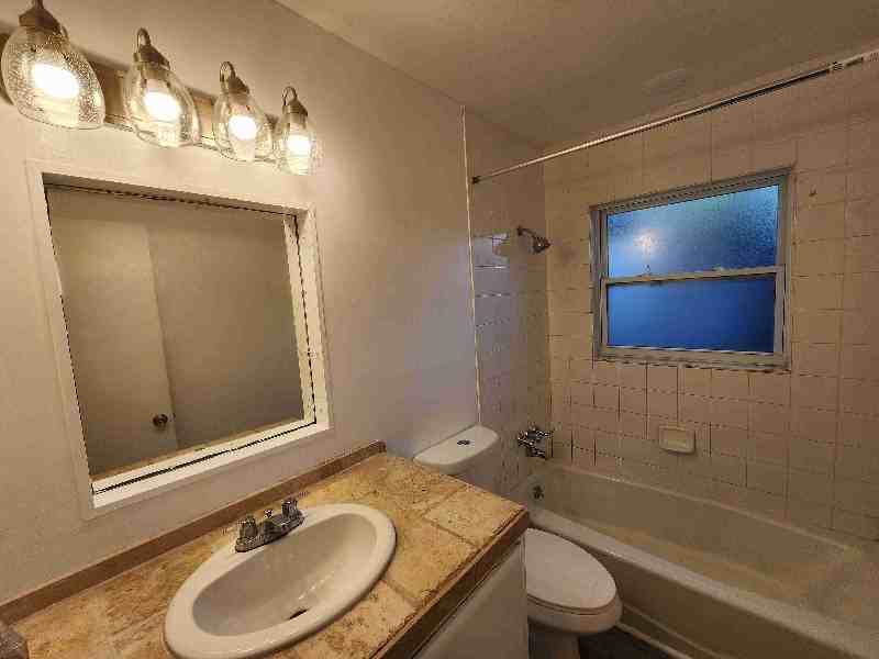 6407 2nd Ave Ne - Photo 7 of 11