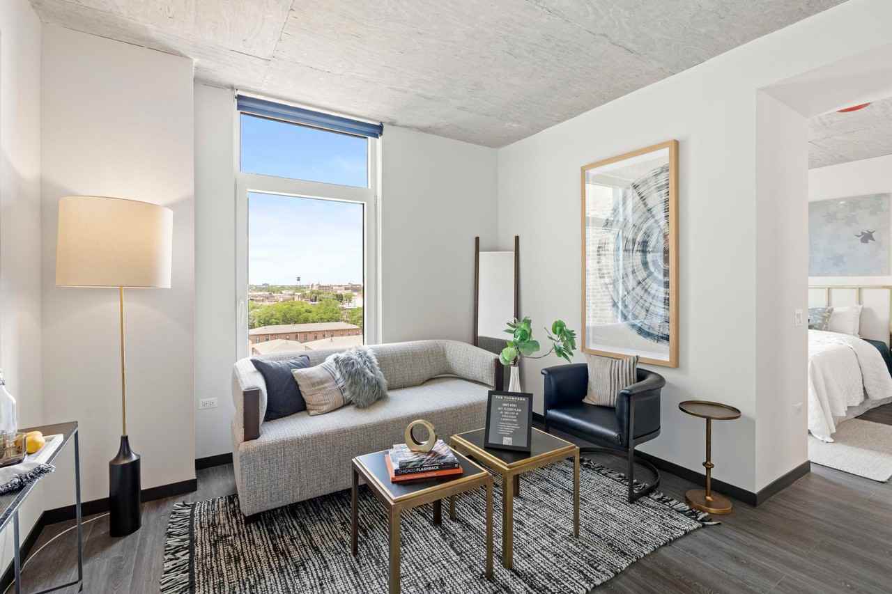 187 N Ashland Ave - Photo 2 of 8