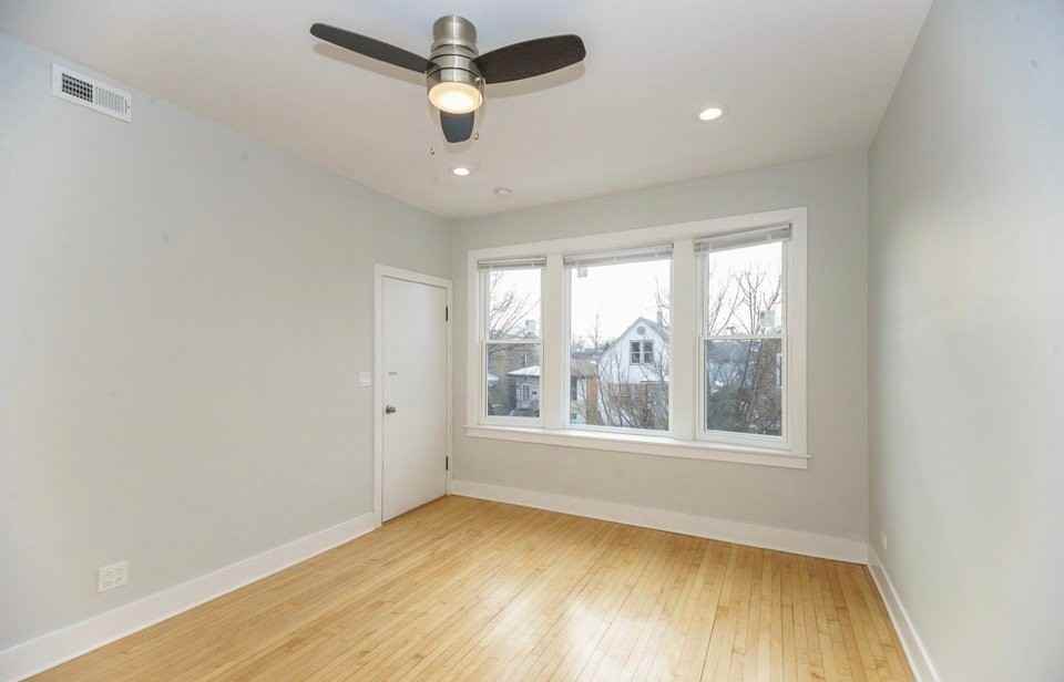 5422 W Wrightwood Ave #1 - Photo 3 of 7