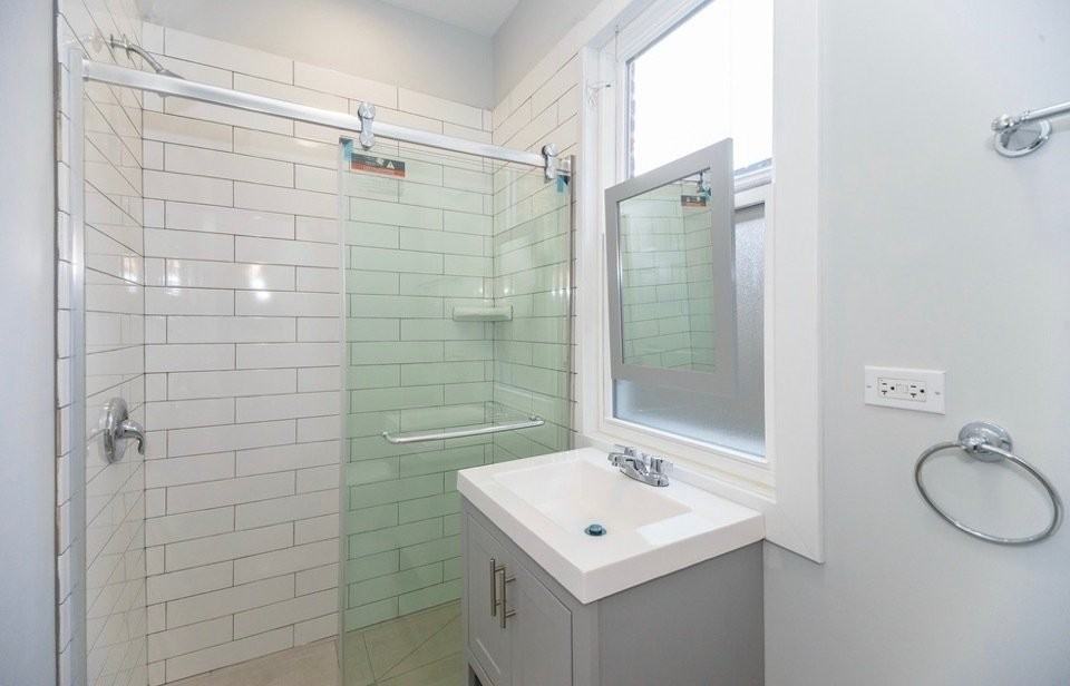5422 W Wrightwood Ave #1 - Photo 5 of 7