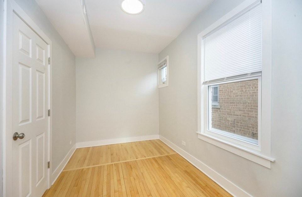 5422 W Wrightwood Ave #1 - Photo 6 of 7