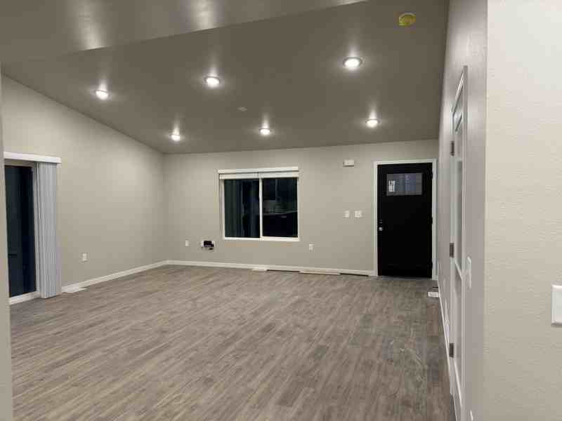 3343 W Middle Ridge Ave #1 - Photo 3 of 16
