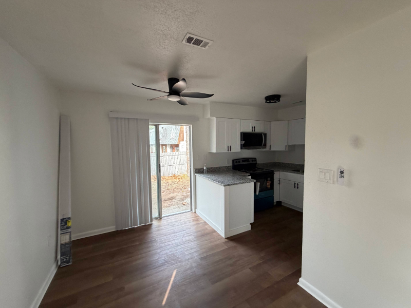 6226 Sw 10th Pl #B - Photo 4 of 10