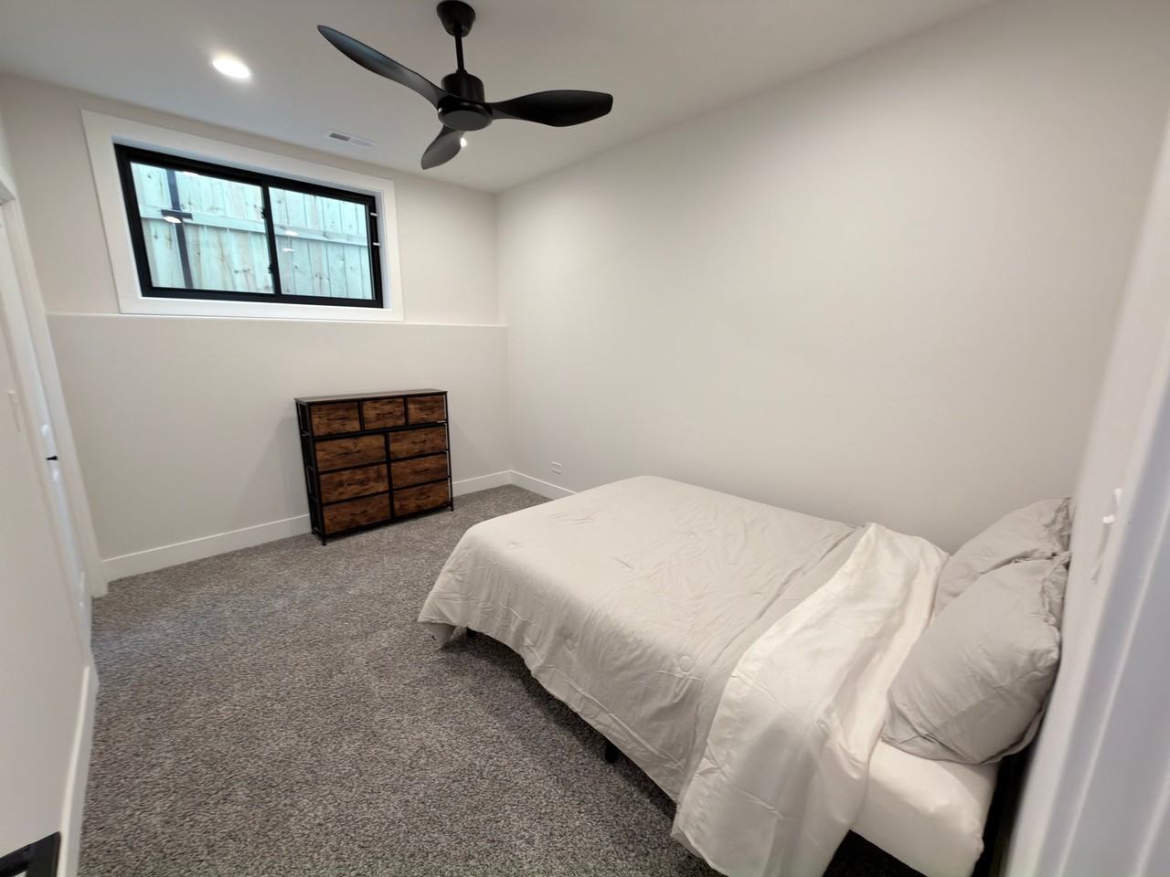 6540 S Champlain Ave #1 - Photo 6 of 18