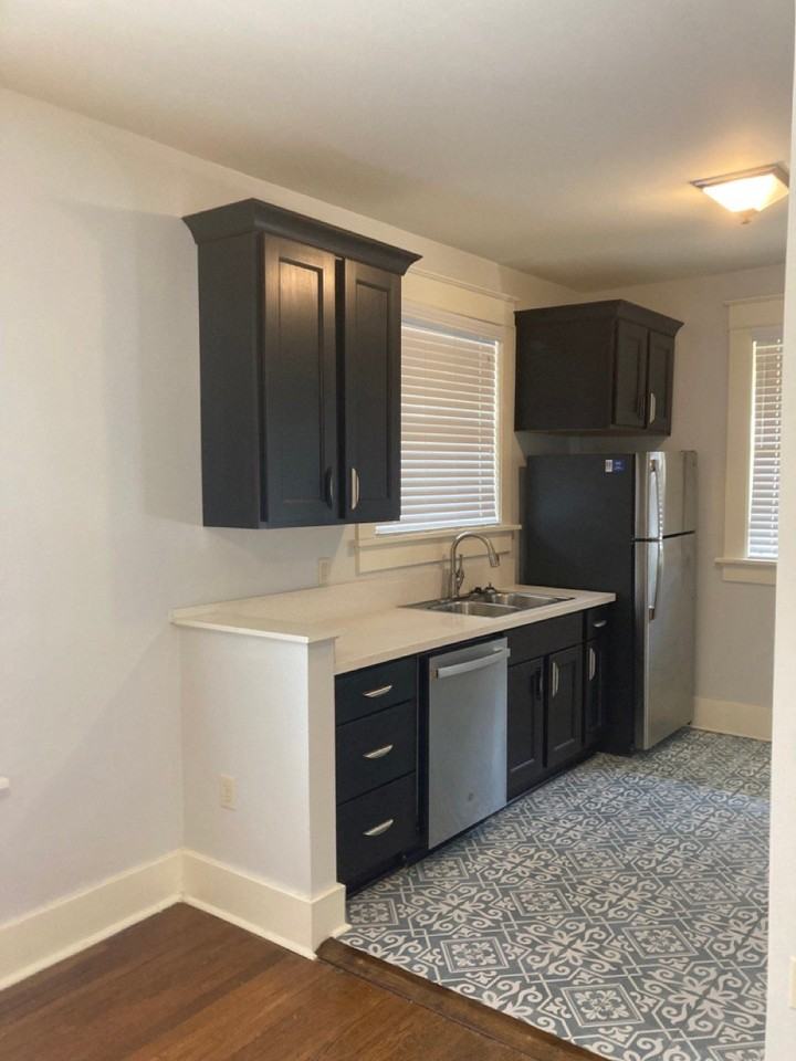 1100 Rock St #B - Photo 6 of 18