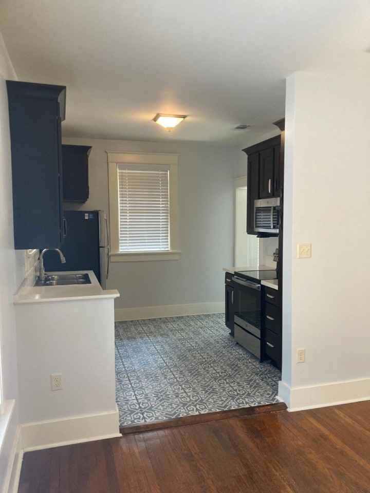 1100 Rock St #B - Photo 7 of 18