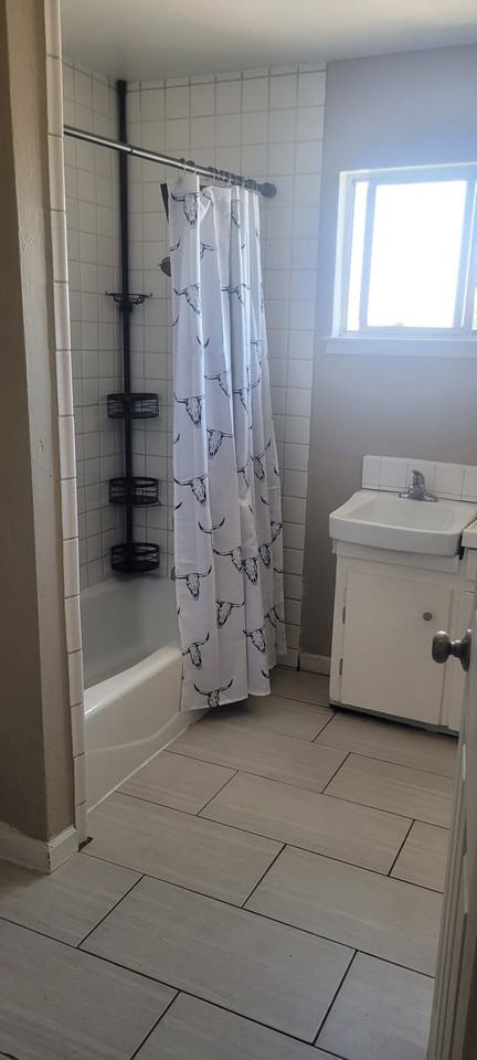 1852 Robin Ln - Photo 4 of 6