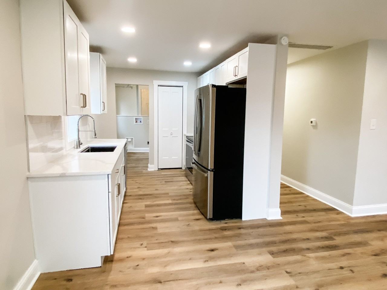 1142 S Keystone Ave - Photo 4 of 18