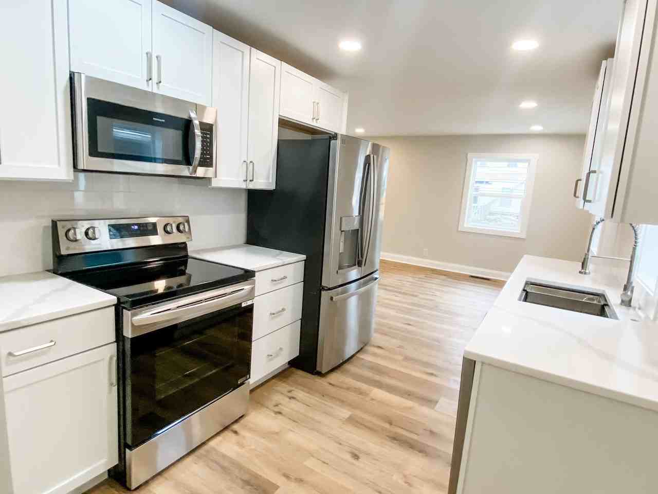 1142 S Keystone Ave - Photo 5 of 18