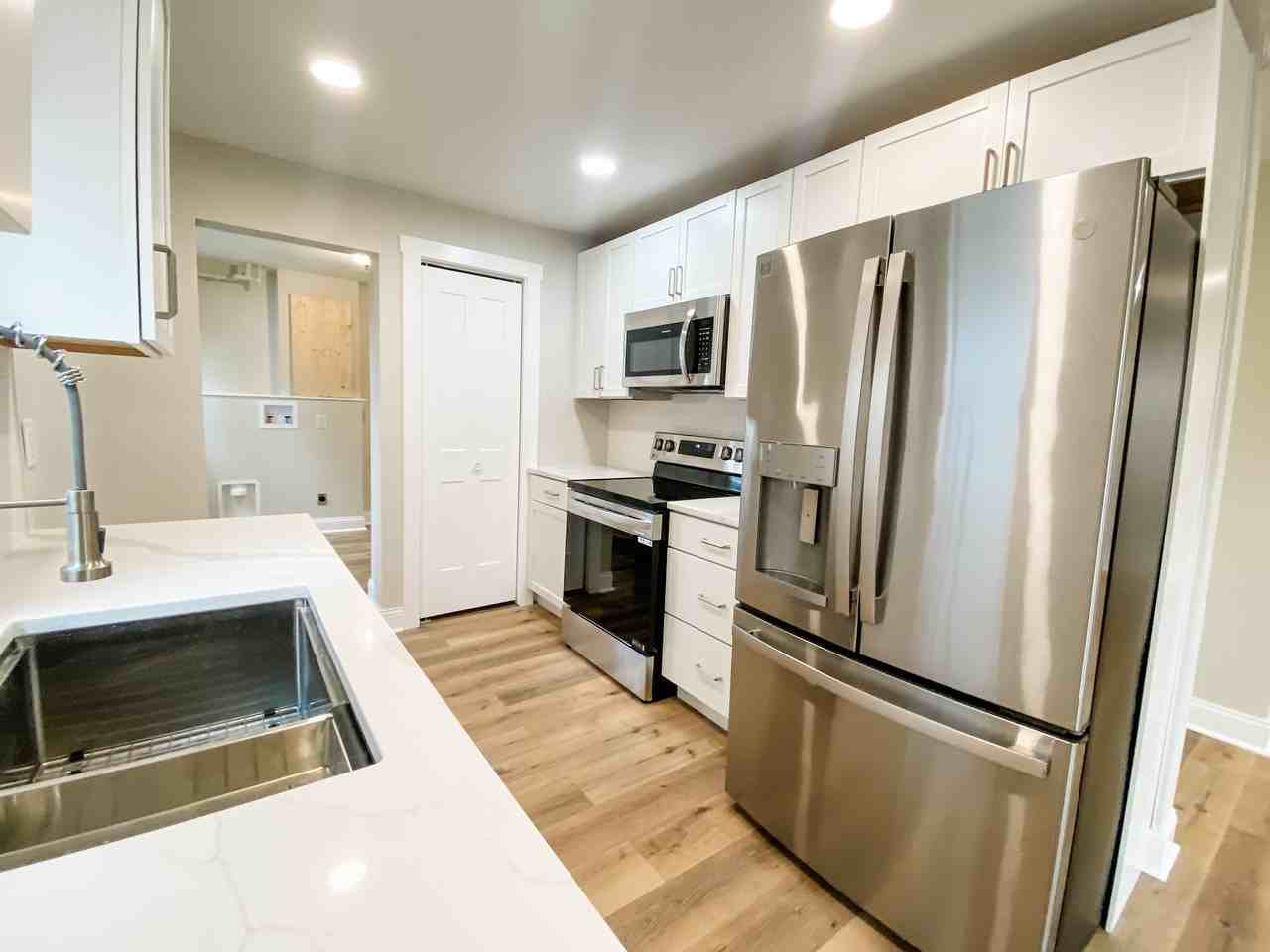 1142 S Keystone Ave - Photo 6 of 18