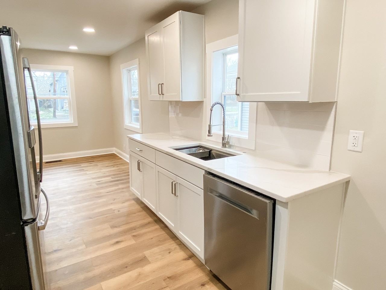 1142 S Keystone Ave - Photo 7 of 18