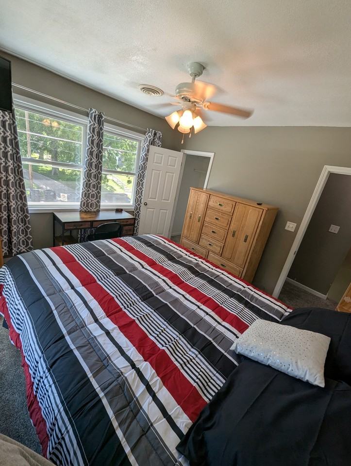 1303 College Ave - Photo 2 of 15