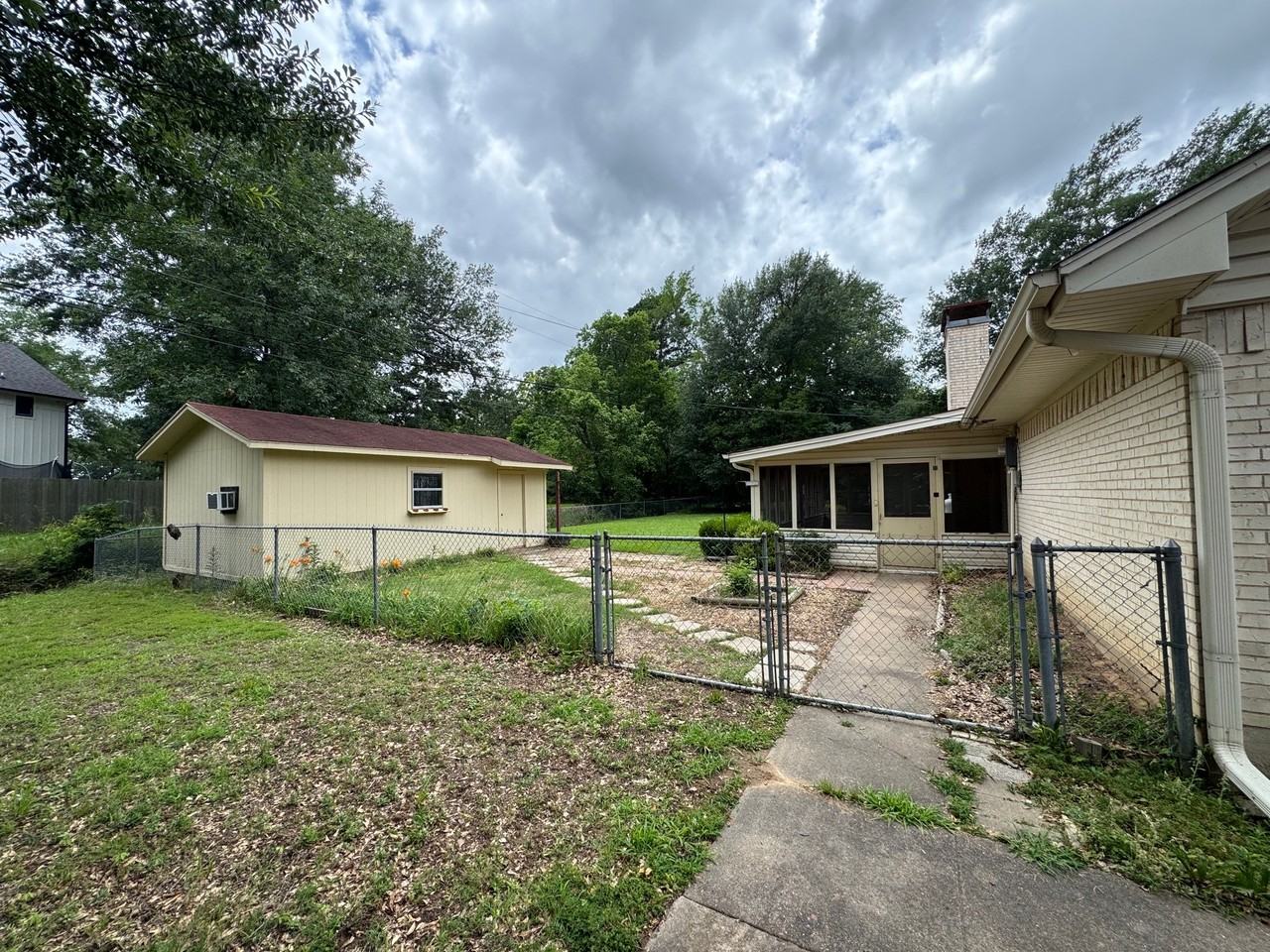 2598 Clark Ln - Photo 2 of 13