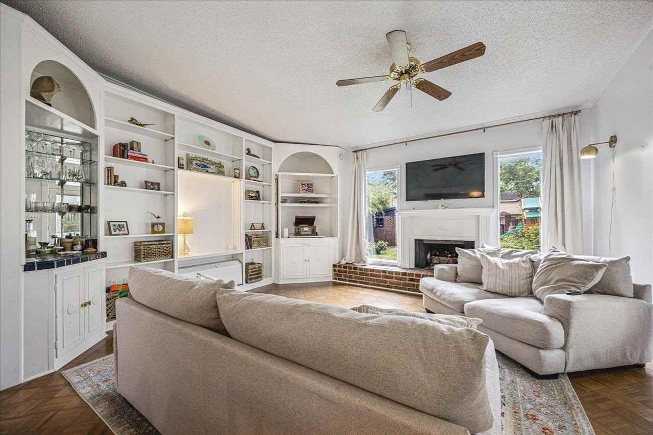3581 Poplar Ave - Photo 4 of 17