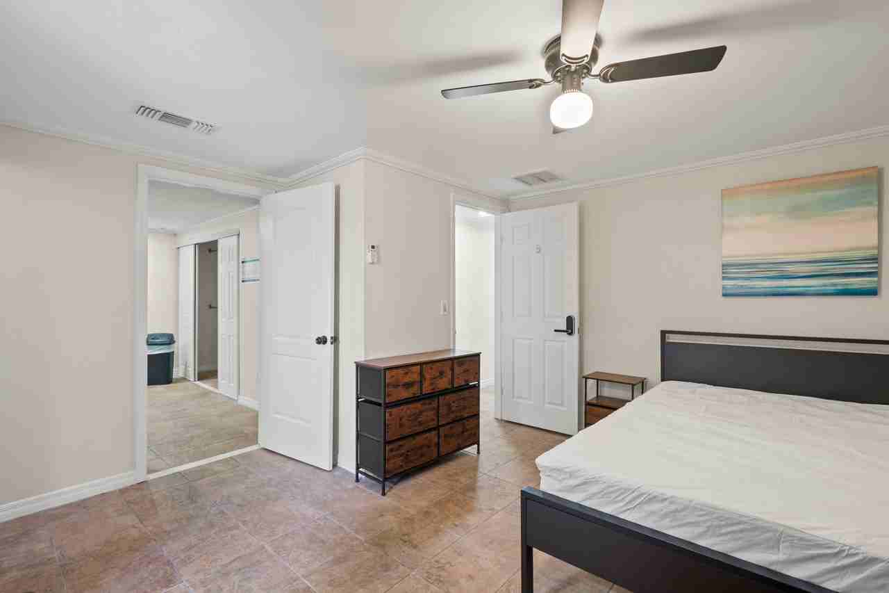 8823 W Robson St #5 - Photo 3 of 13