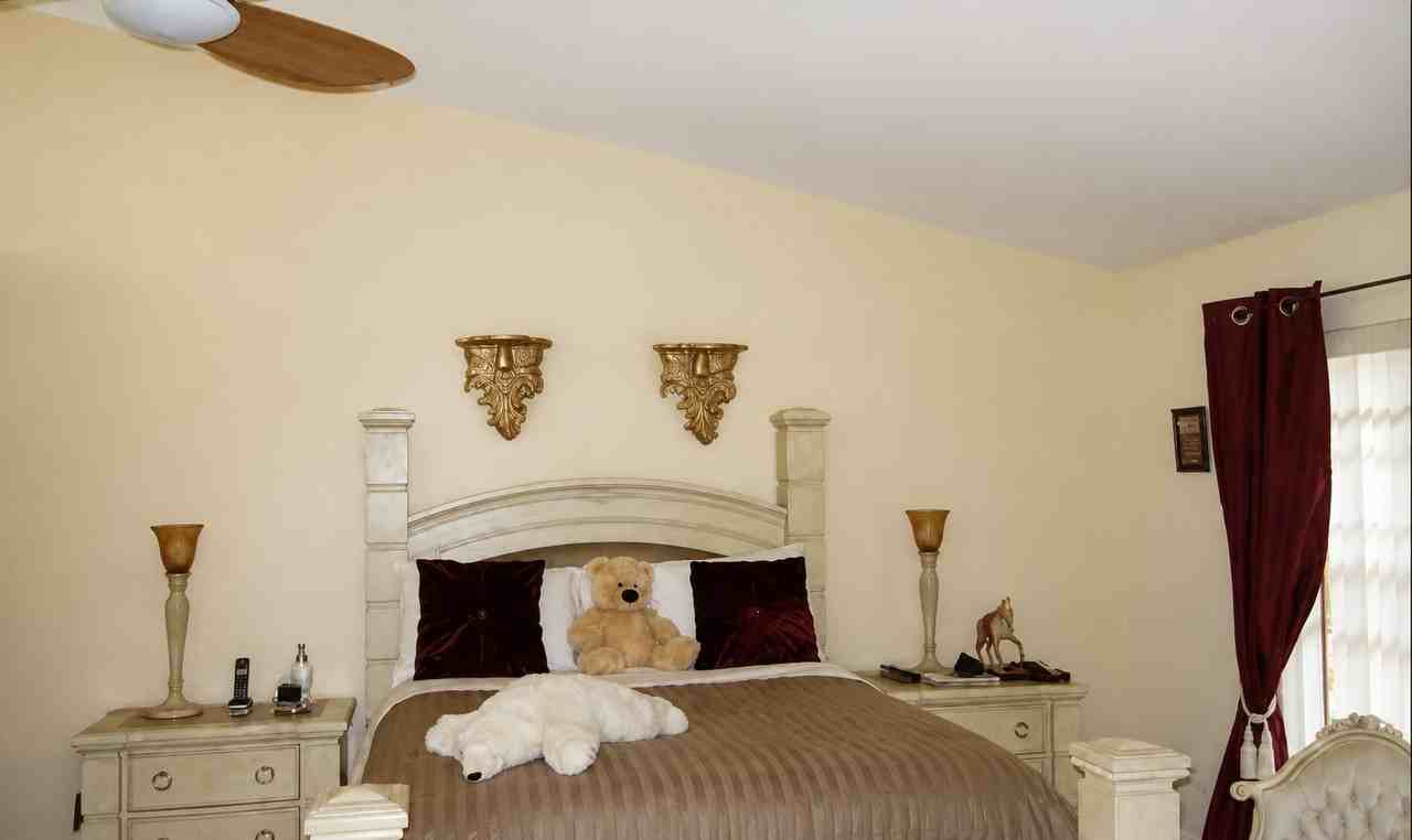 4135 Nw 35th St - Photo 3 of 9