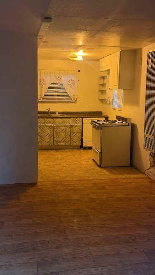 170 E Claremont St - Photo 2 of 7