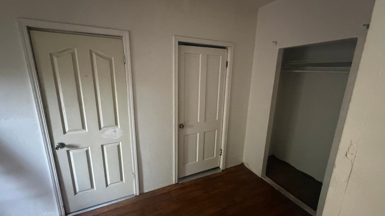 170 E Claremont St - Photo 6 of 7