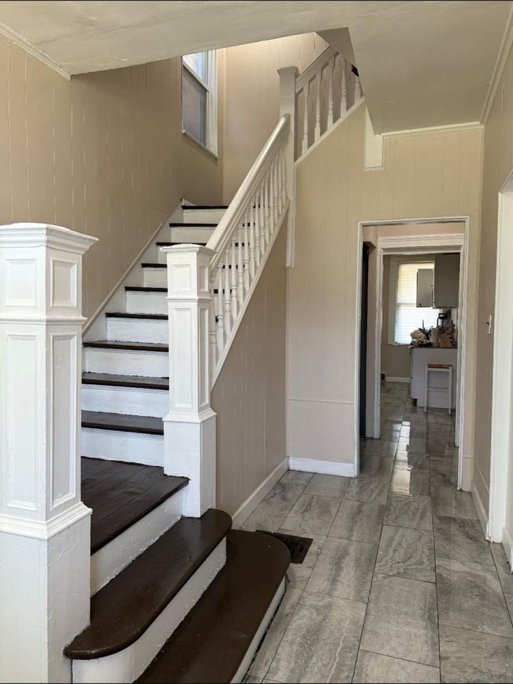 6907 Hamilton Ave - Photo 2 of 11