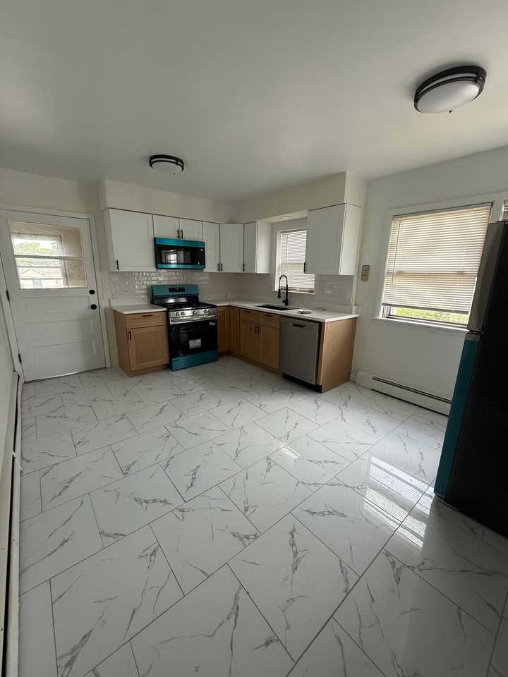 1712 N 35th Ave #2 - Photo 3 of 8