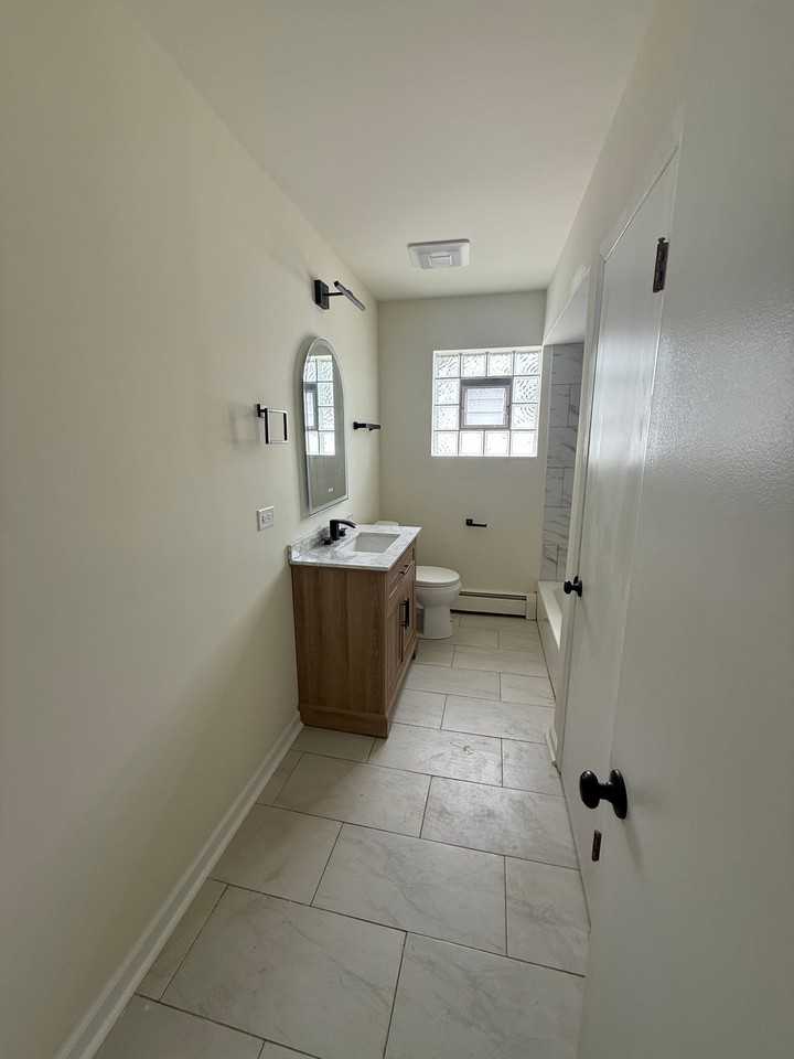 1712 N 35th Ave #2 - Photo 4 of 8