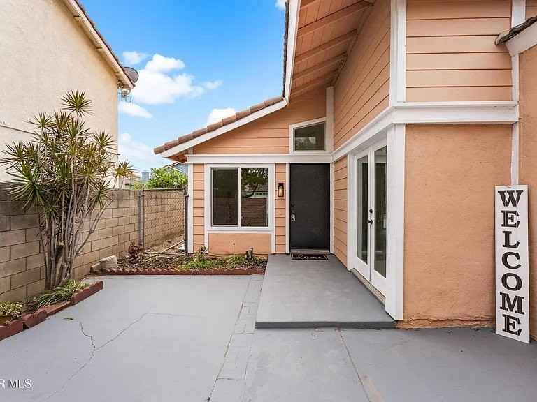11966 Rancherias Dr - Photo 3 of 12