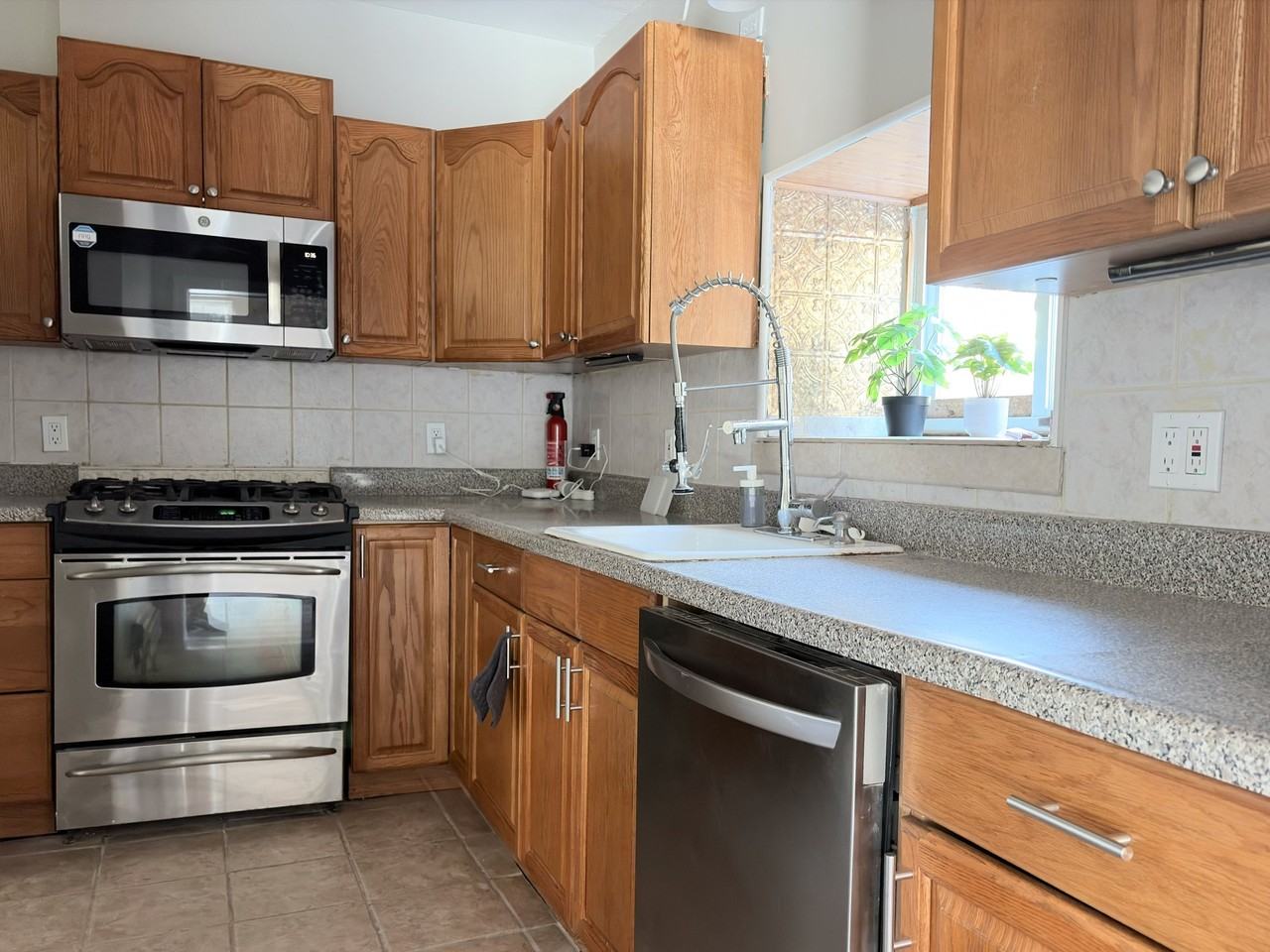 4369 Pechin St - Photo 4 of 15