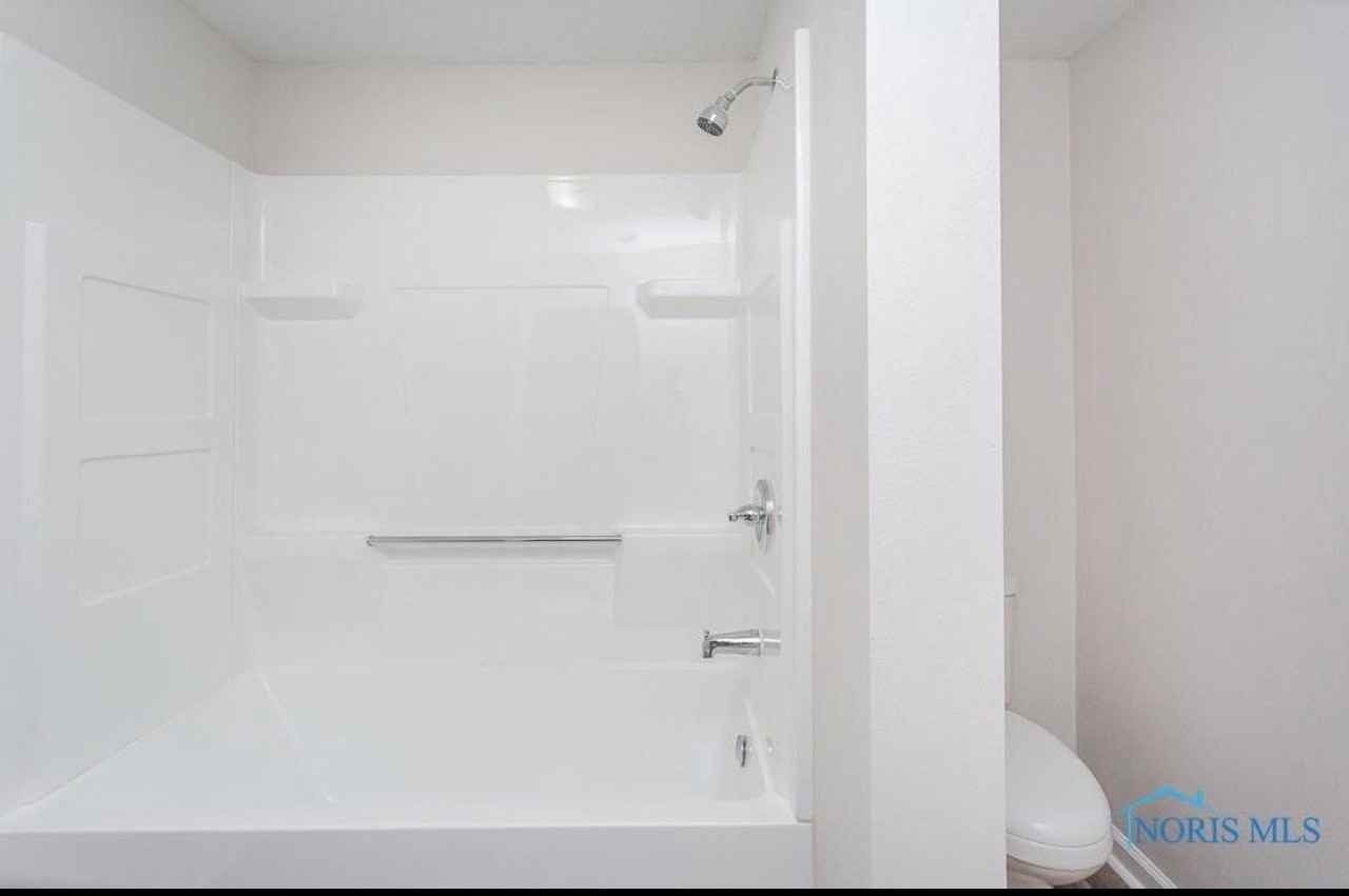 421 E Streicher St - Photo 2 of 20
