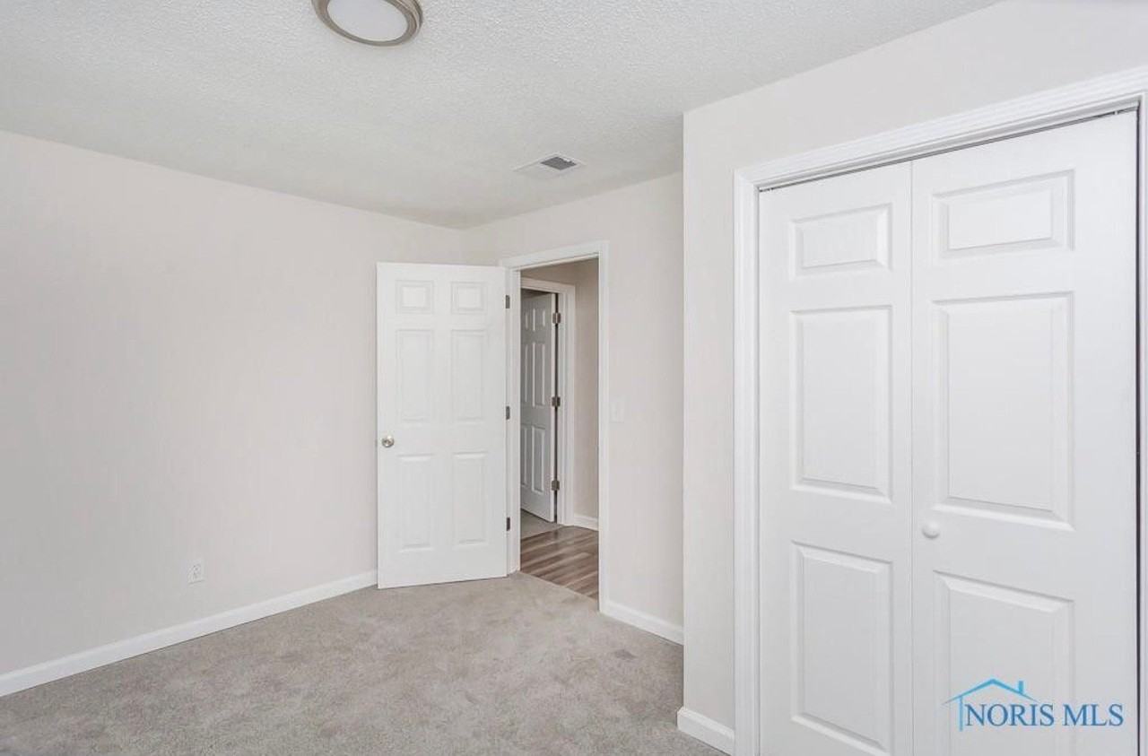 421 E Streicher St - Photo 4 of 20