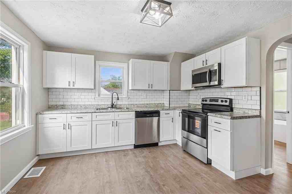 3535 Erin Ave - Photo 3 of 20