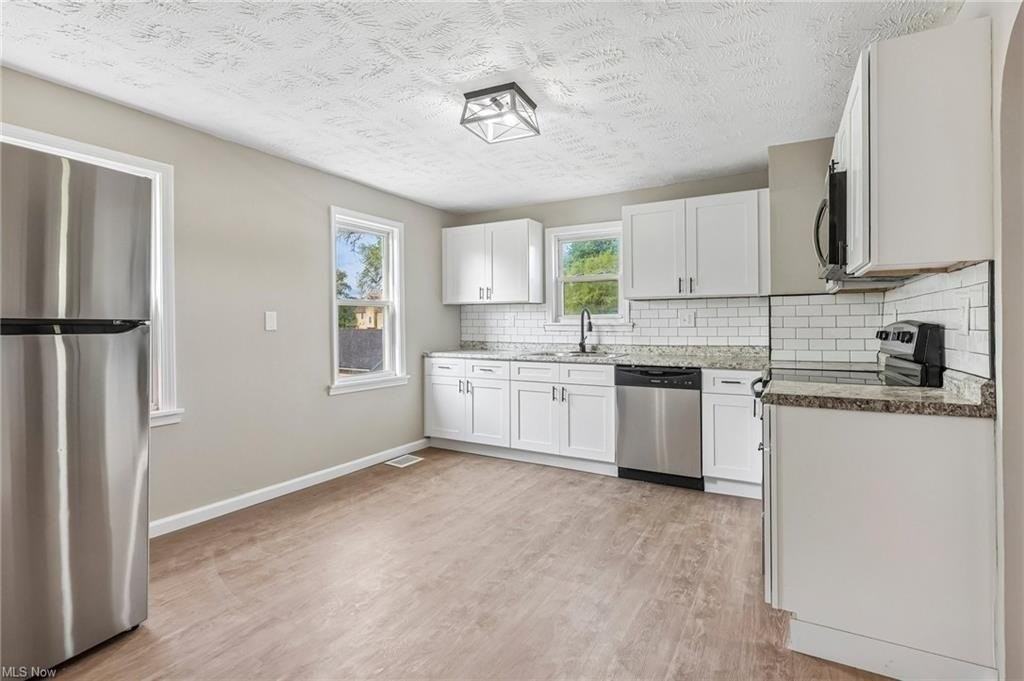 3535 Erin Ave - Photo 4 of 20