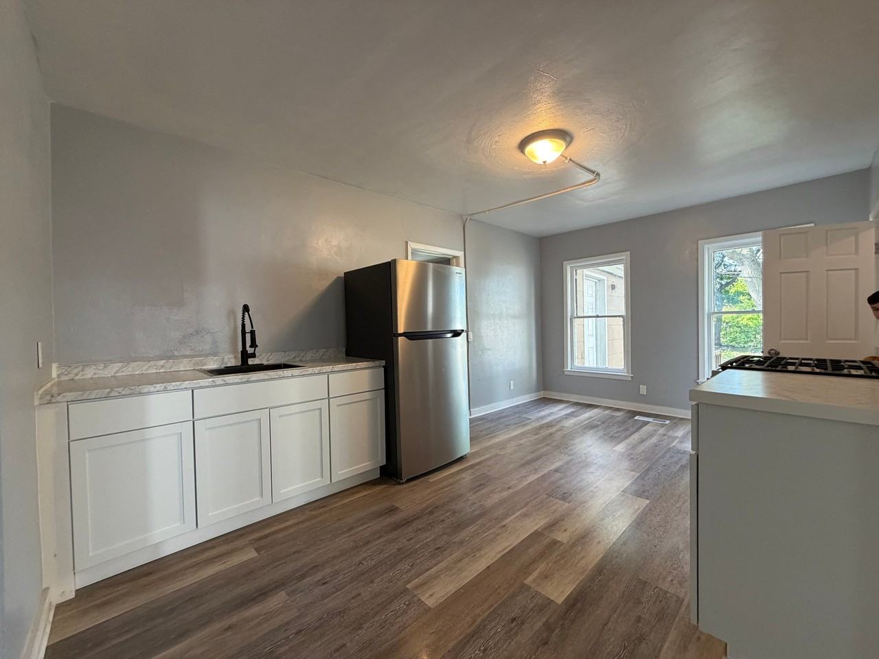 12 Thorp St #1E - Photo 6 of 15