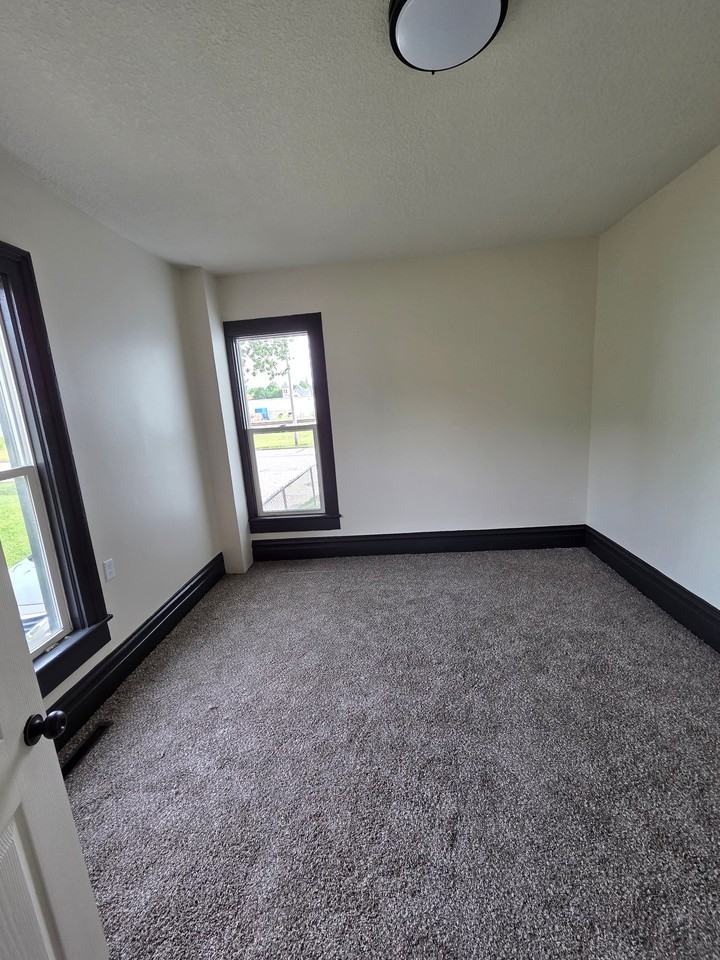 113 Sargent St #1 - Photo 6 of 10