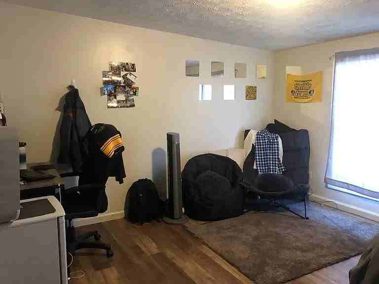 207 E 2nd St - Photo 4 of 20